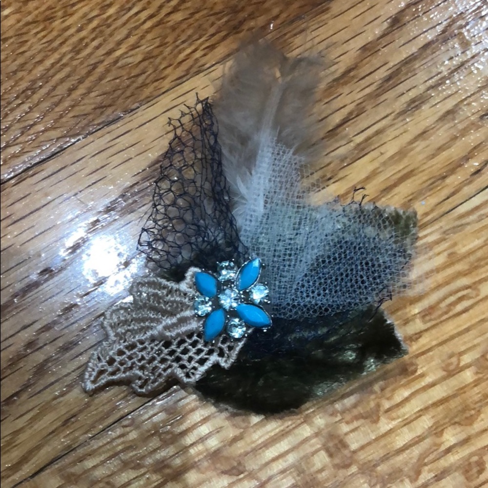 Anthropologie vintage inspired hair clip